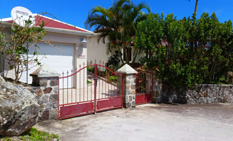 Upper Hell's Gate Home and Land For Sale - Albert & Michael - Saba Island Propeties