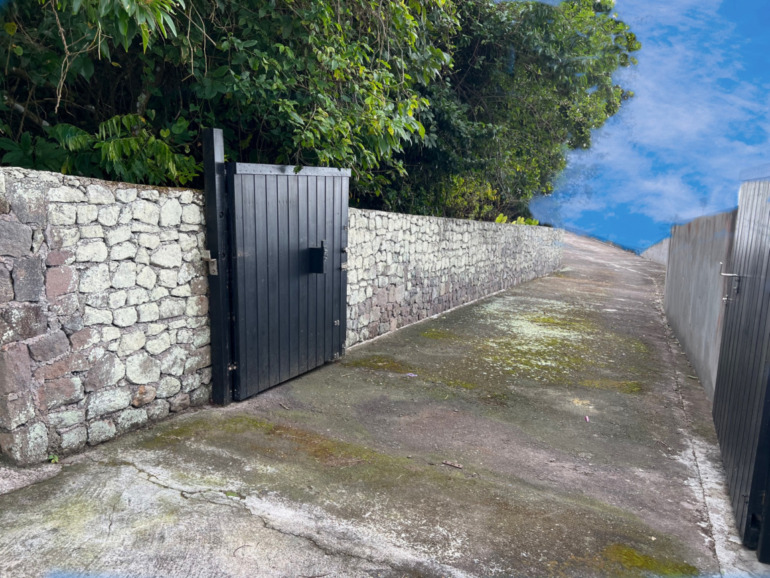House on the Hill - For Sale -Albert & Michael - Saba Island Properties